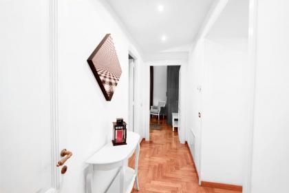 Lux Properzio Apartment - image 8