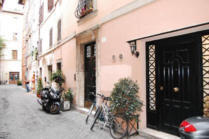 Bernini Apartment Navona - image 17