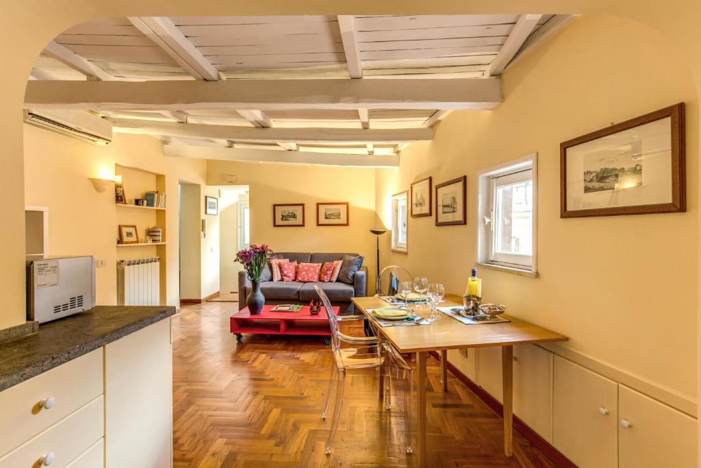 Trastevere Attic with Terrace - image 6