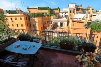 Trevi Comfortable Apartment with Terrace | Romeloft - image 10