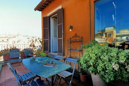 Trevi Comfortable Apartment with Terrace | Romeloft - image 4