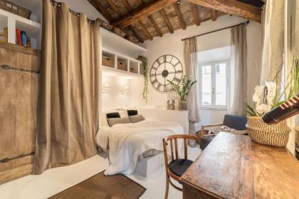 Navona Luxury and Charming Apartment with Terrace - image 1