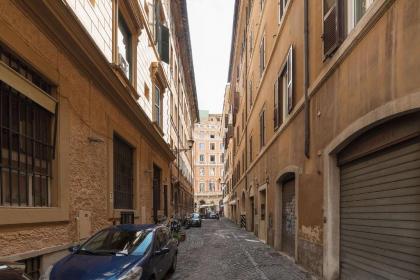 Quiet and classic on two floors by Trevi Fountain - FromHometoRome - image 15