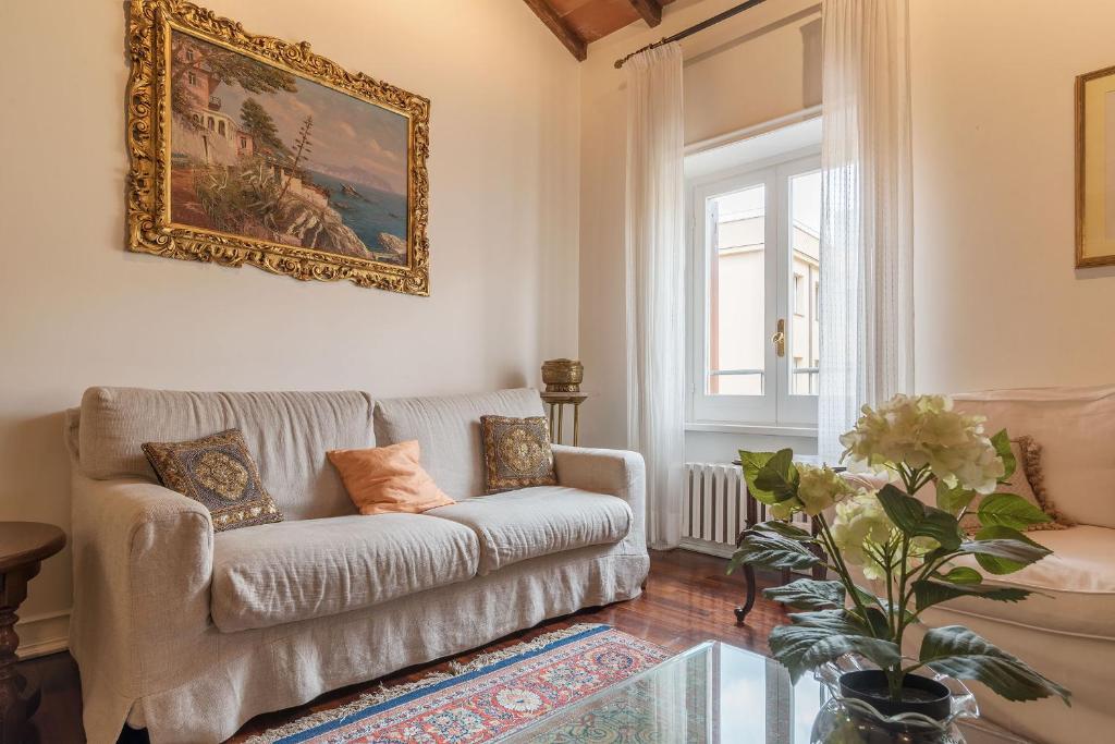 Quiet and classic on two floors by Trevi Fountain - FromHometoRome - image 2