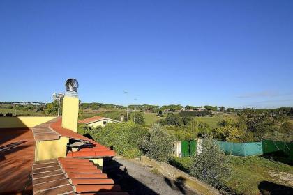 Rome Villa Sleeps 10 Pool Air Con WiFi - image 8