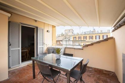 Rome Accommodation - Wonderful Penthouse in the Spanish Steps area - image 3