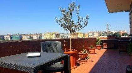 Park front  penthouse with terrace  Rome