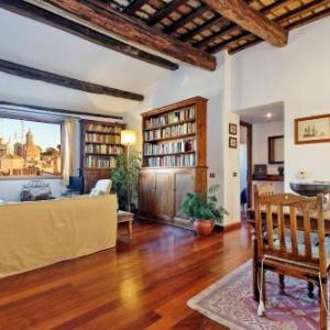 Piazza Mattei Terrace Apartment | Romeloft
