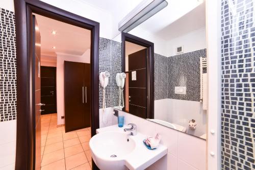 Seven Kings Relais - image 2