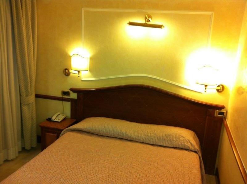 Hotel Hiberia - image 2