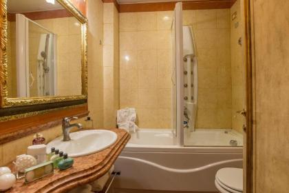 room Select Via Veneto - image 20