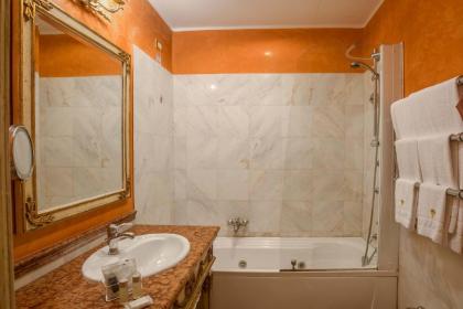 room Select Via Veneto - image 4