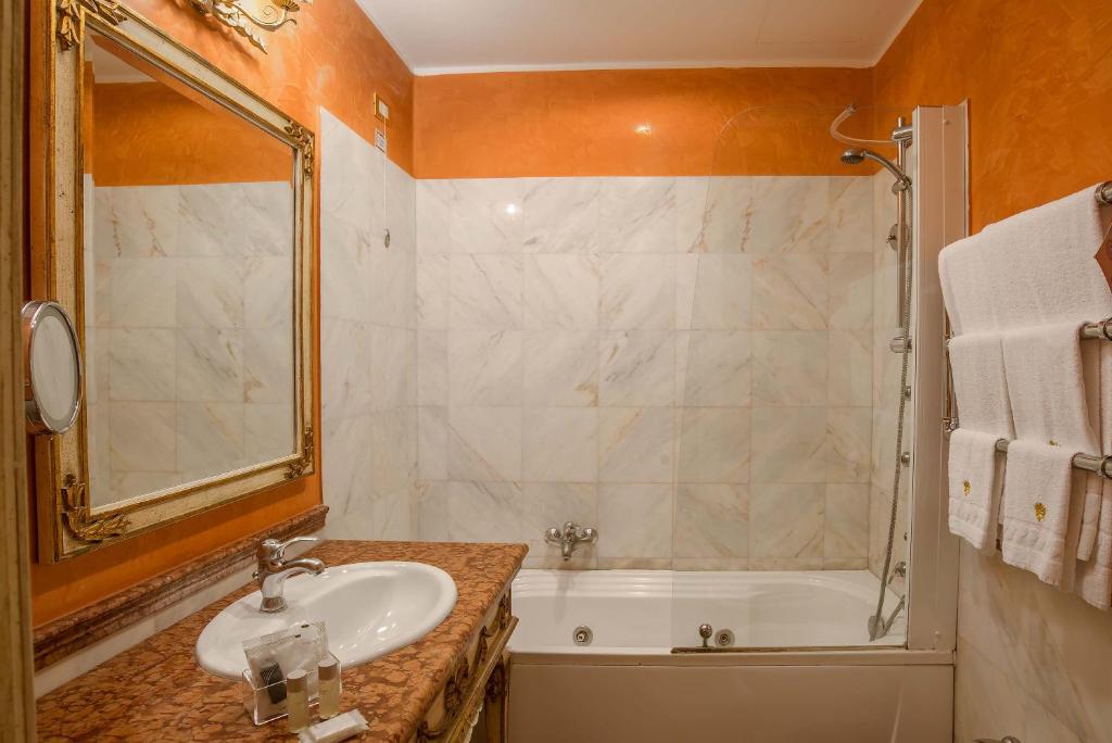 room Select Via Veneto - image 4