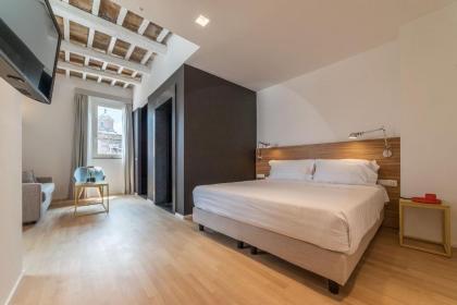 Coronari Palace - image 1