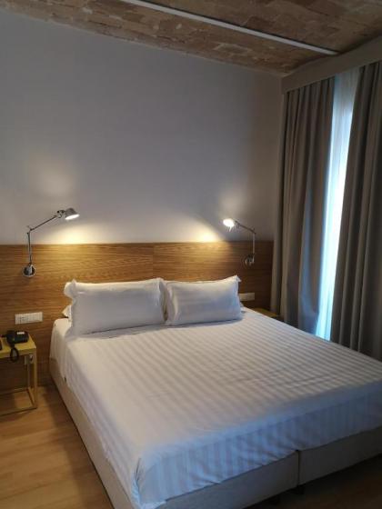 Coronari Palace - image 7