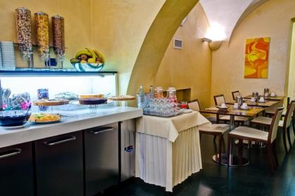 Crosti Hotel - image 11