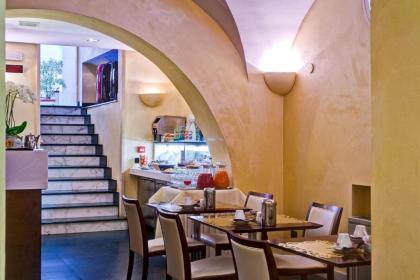 Crosti Hotel - image 7