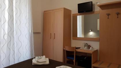 Piumith Guest House - image 8