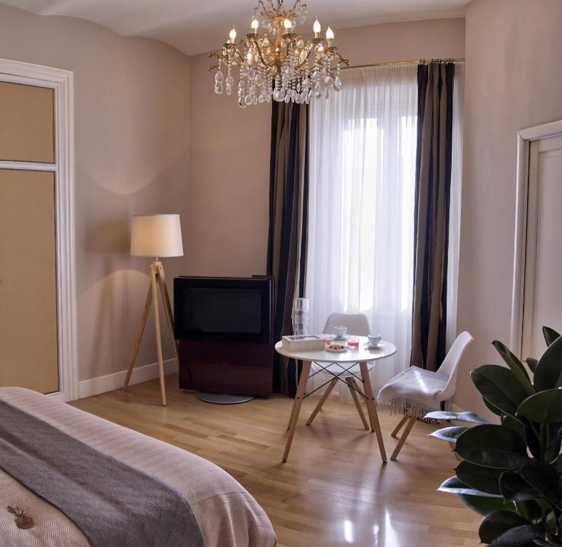 Cardilli Luxury Rooms - image 6