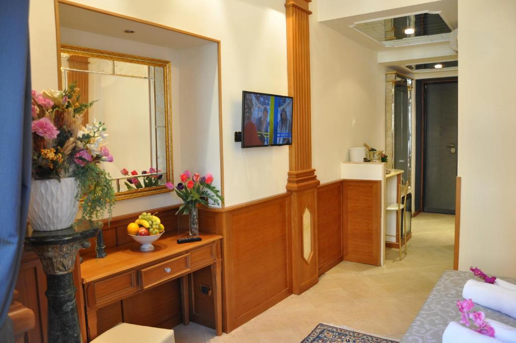 Rome Imperial Crown - image 4