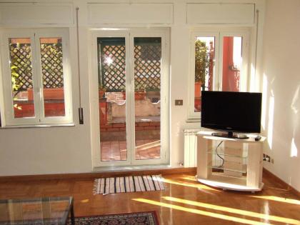 Flavia Rooftop Apartments - image 10