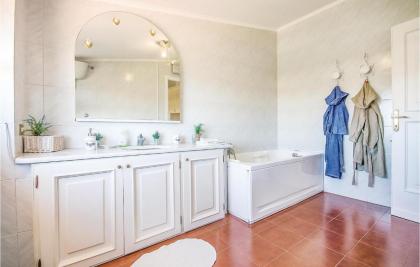 Nice Home In Roma With Jacuzzi Wifi And Outdoor Swimming Pool - image 16