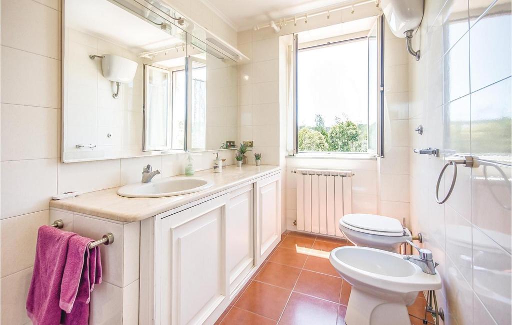 Nice Home In Roma With Jacuzzi Wifi And Outdoor Swimming Pool - image 2