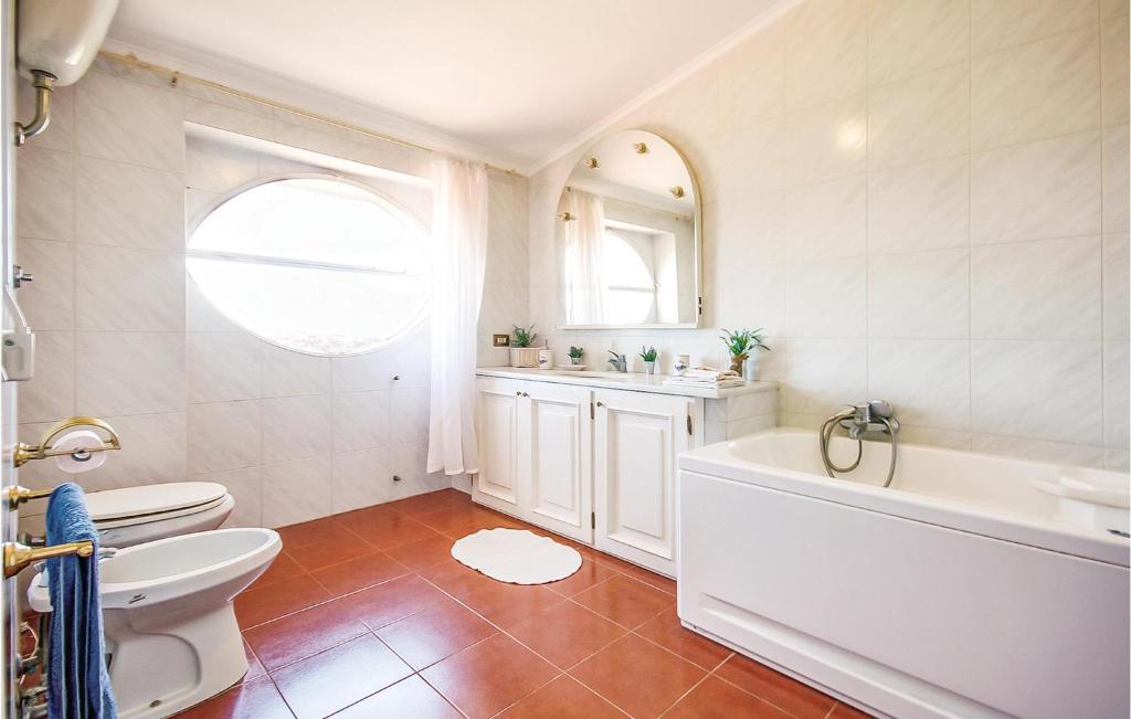 Nice Home In Roma With Jacuzzi Wifi And Outdoor Swimming Pool - image 4