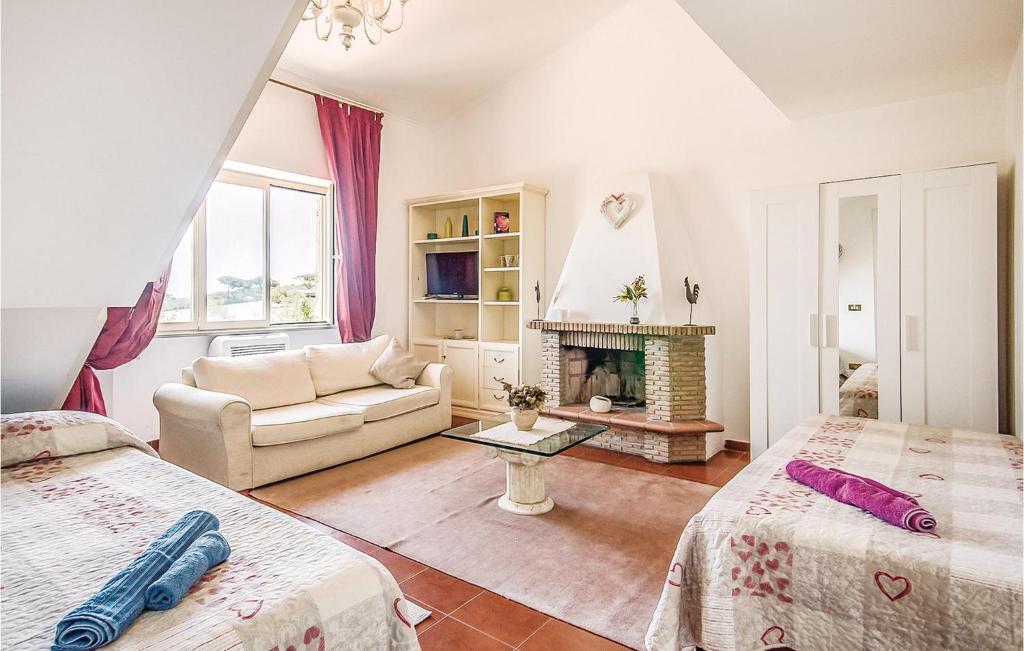 Nice Home In Roma With Jacuzzi Wifi And Outdoor Swimming Pool - image 5