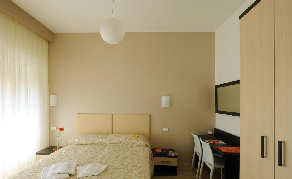 Honey Rooms - main image