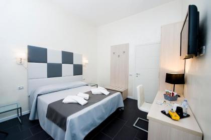 Grey&White - image 14