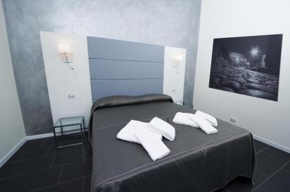 Grey&White - image 19