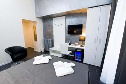 Grey&White - image 4