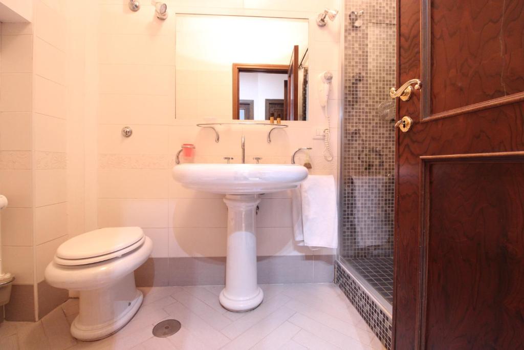 Suite and room - image 4