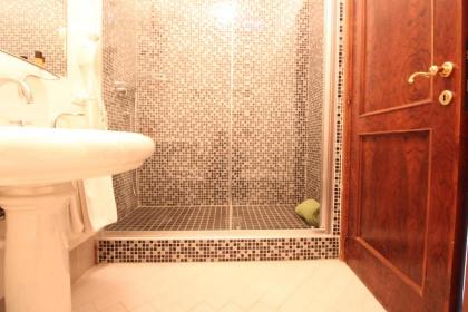 Suite and room - image 5
