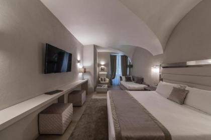 Terrace Pantheon Relais - image 10