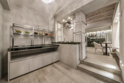 Terrace Pantheon Relais - image 12