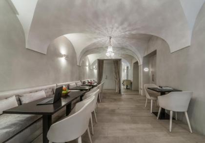 Terrace Pantheon Relais - image 14