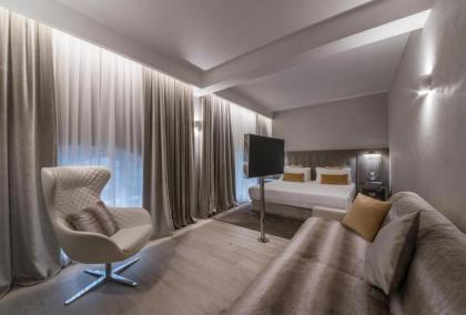 Terrace Pantheon Relais - image 16