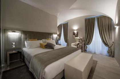 Terrace Pantheon Relais - image 2