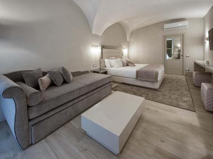 Terrace Pantheon Relais - image 3