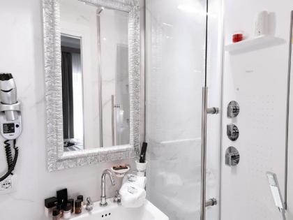 Piazza di Spagna Suite de Charme - image 17