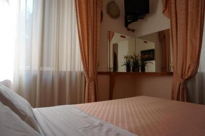 Green Hotel - image 8