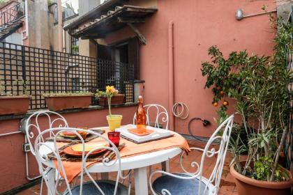 Pantheon Terrace Apartment - image 1