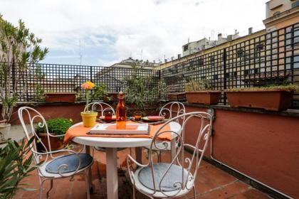 Pantheon Terrace Apartment - image 20