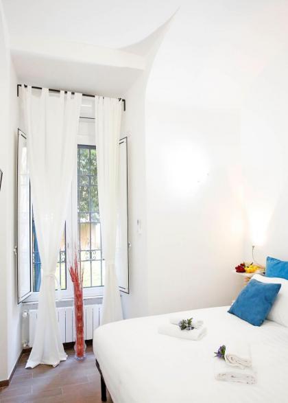 Castel Sant Angelo's Harmonious Apartment - image 21