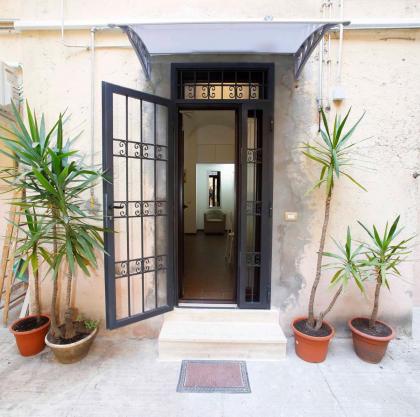 Castel Sant Angelo's Harmonious Apartment - image 25