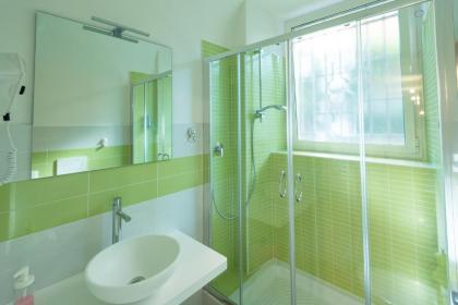 Bed&BikeRome ROOMS - image 18