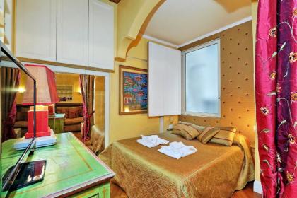 Pantheon Luxury Apartment - image 16