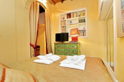 Pantheon Luxury Apartment - image 17